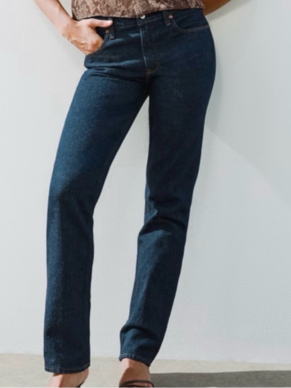 Abercrombie & Fitch Mid Rise 90’s Straight Size 33